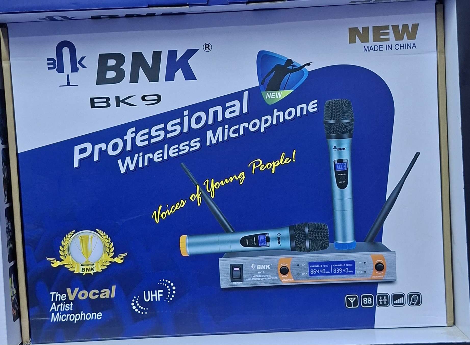 BNK BK9 professional wireless microphone system.