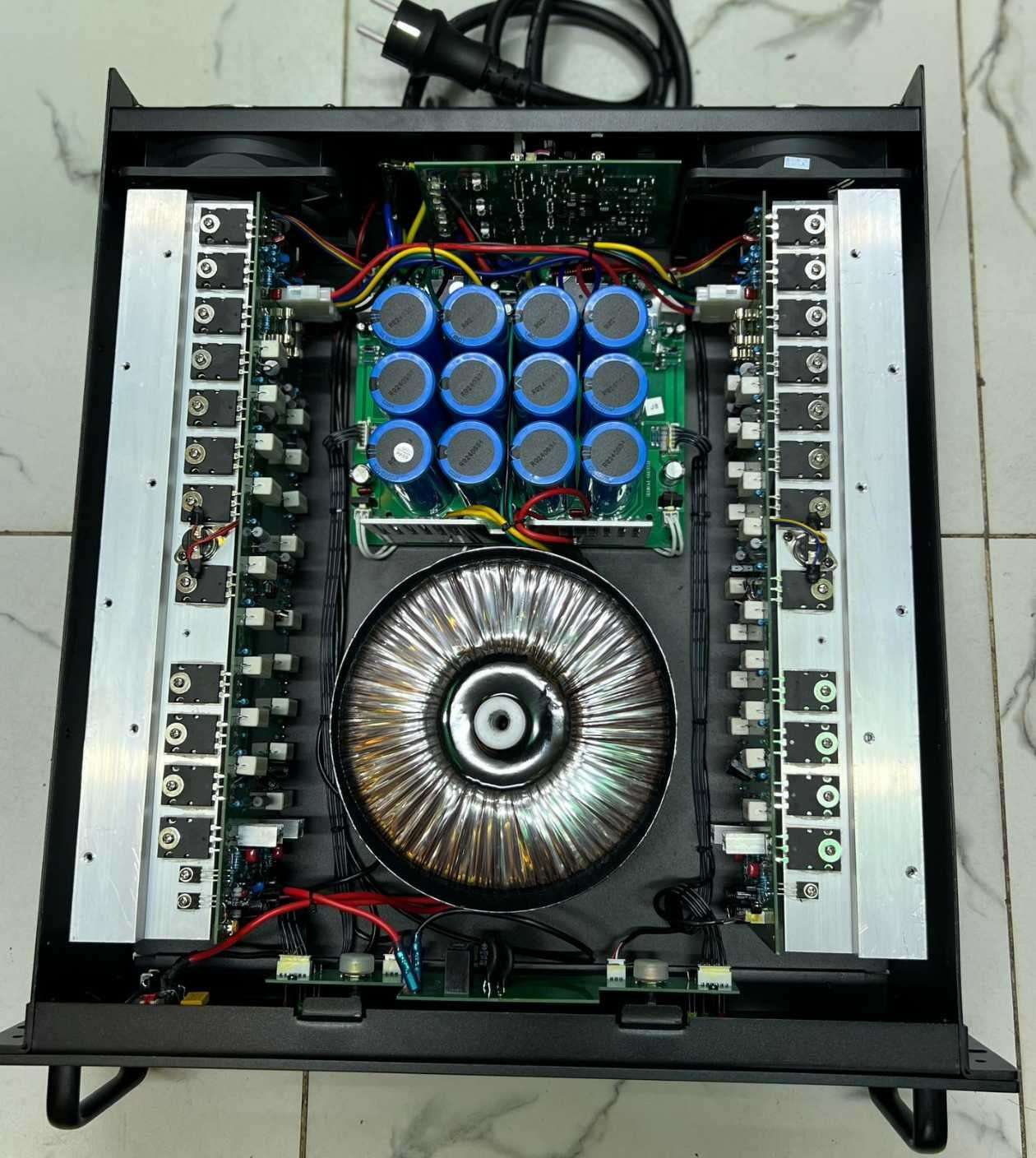 Peavey CS 4000 Professional Power Amplifier large. - Image 3