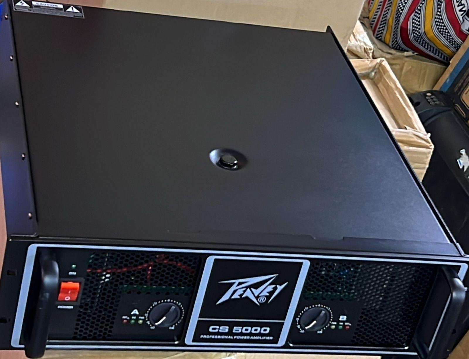 Peavey CS 5000 professional power amplifier.
