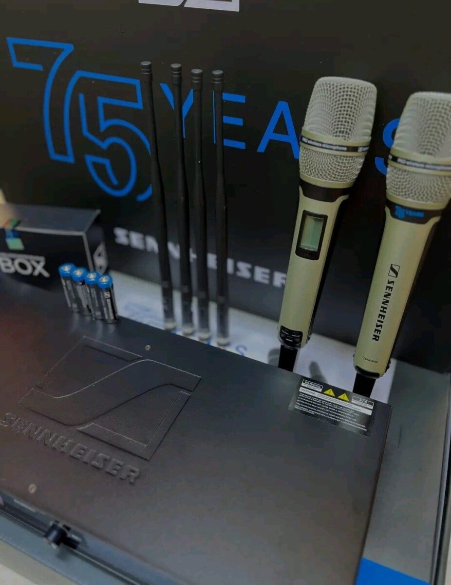 Sennheiser SKM 9000 Dual Channel Wireless Microphone system - Image 2