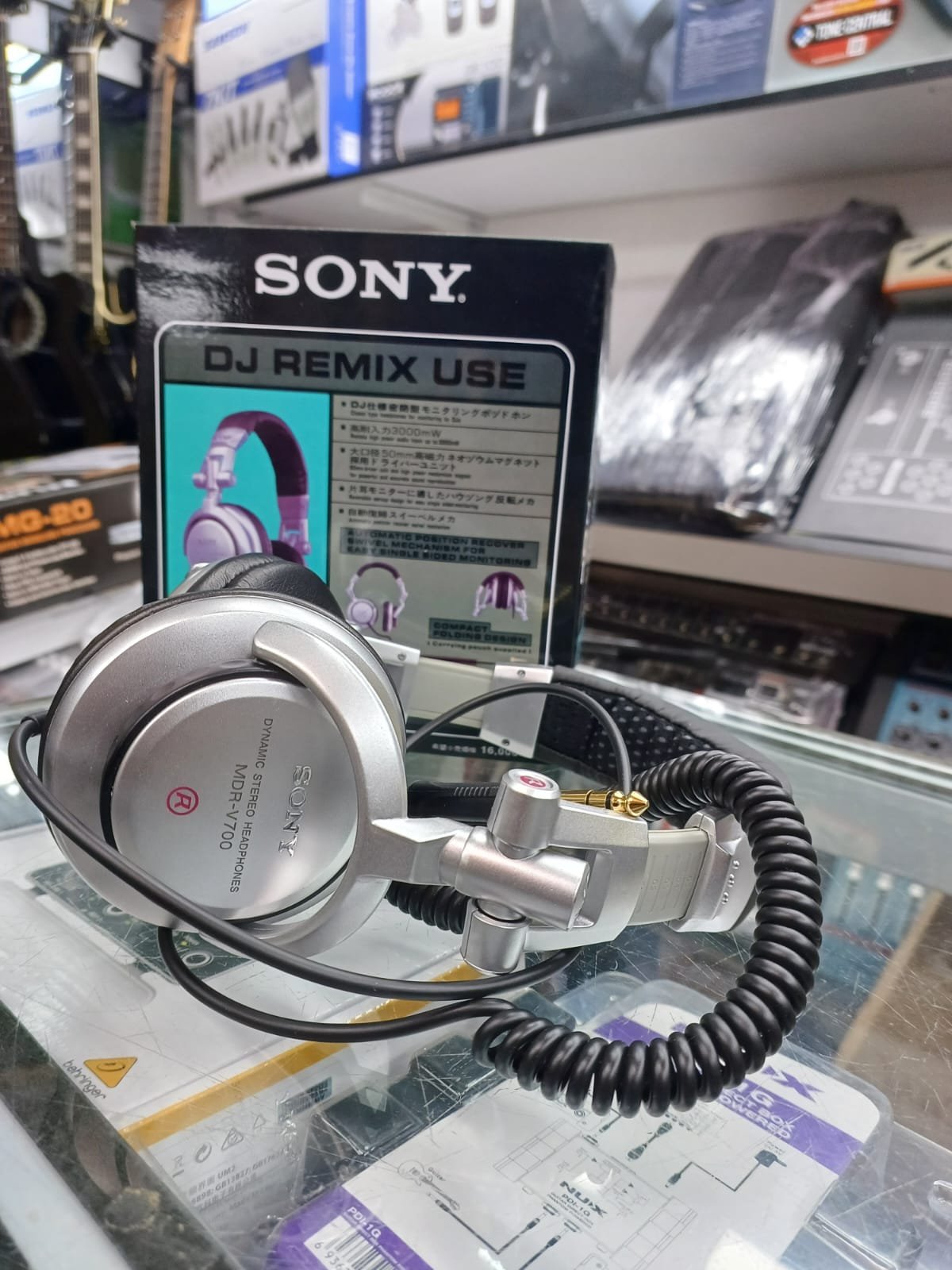 Sony MDR-V700DJ Professional DJ Monitor Headphones – Silver Edition - Image 2