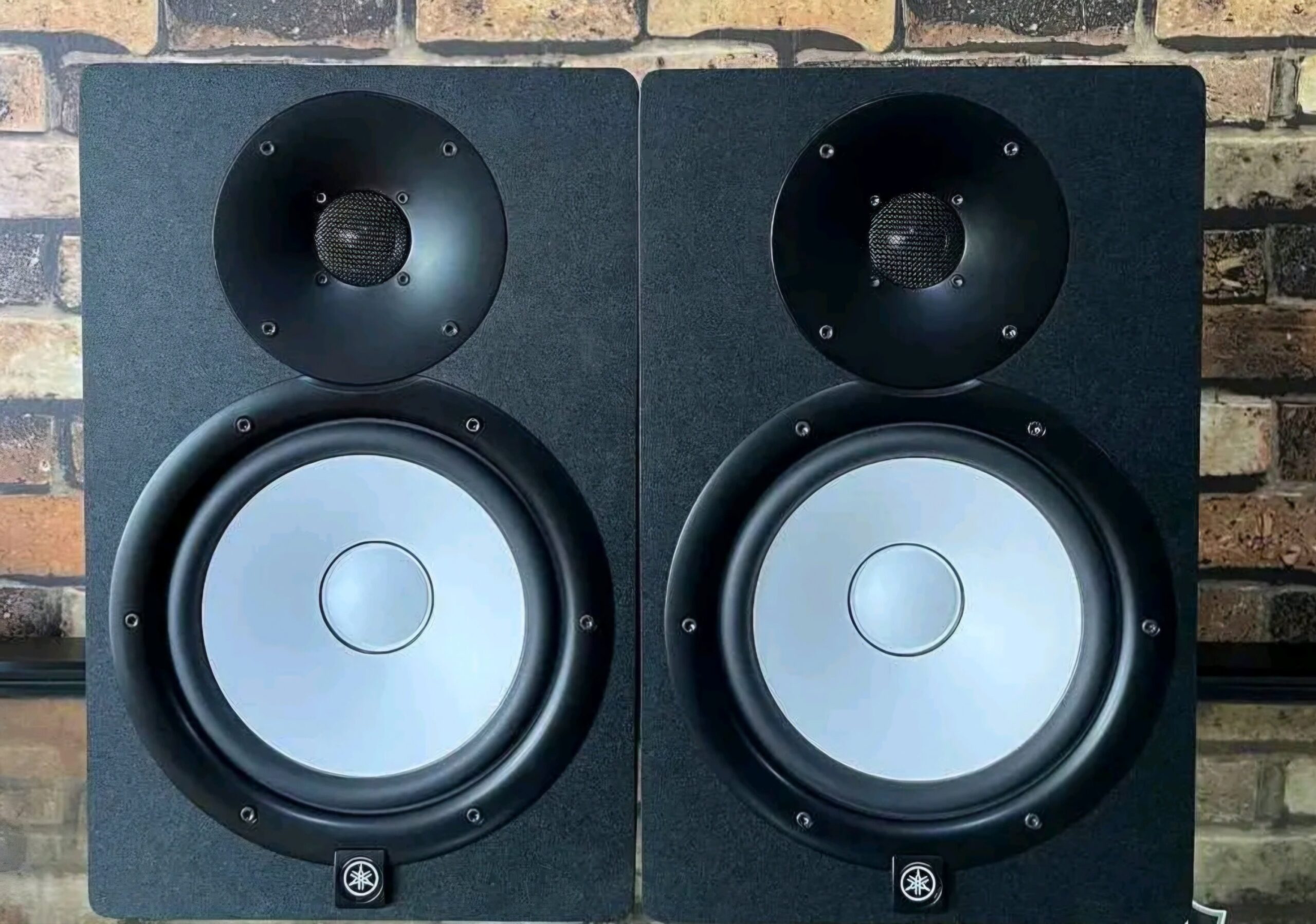 Yamaha HS8 Powered Studio Monitor - Accurate Nearfield Reference Speaker