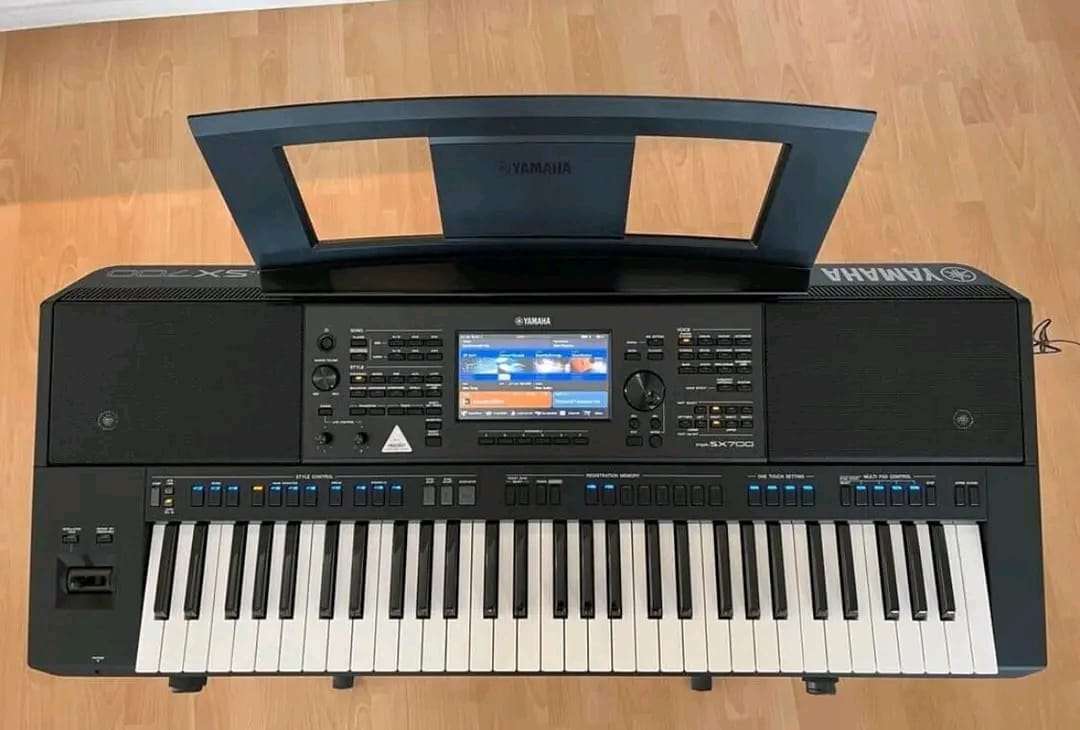 Yamaha PSR-SX720 digital arranger keyboard - Image 2