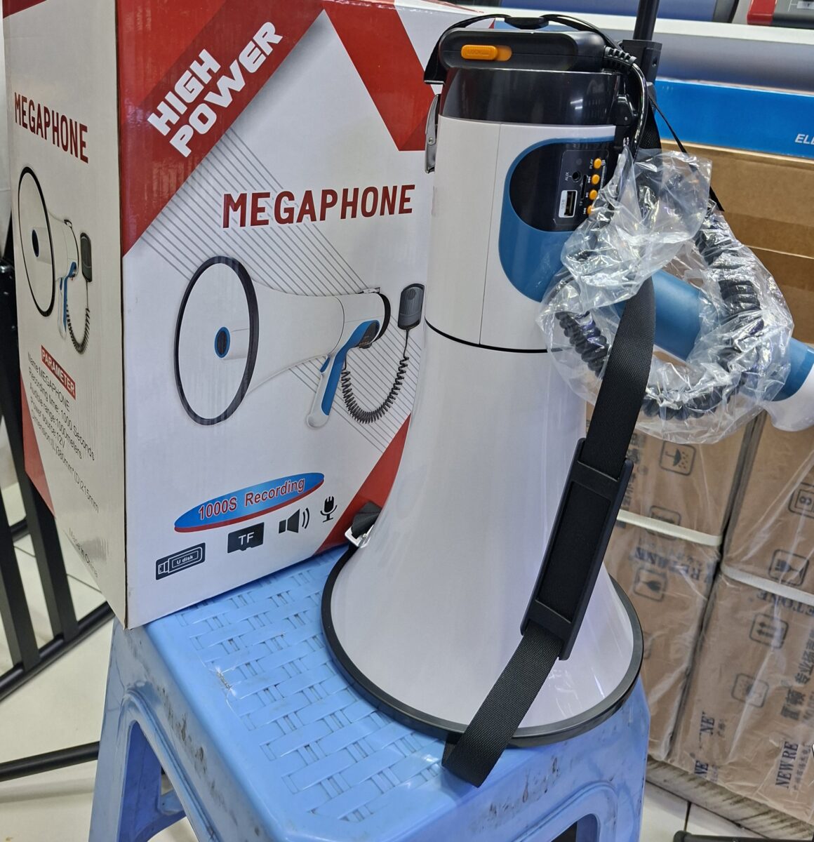 High Power Professional Handheld Megaphone with Bluetooth and 1000s Recording - Image 3
