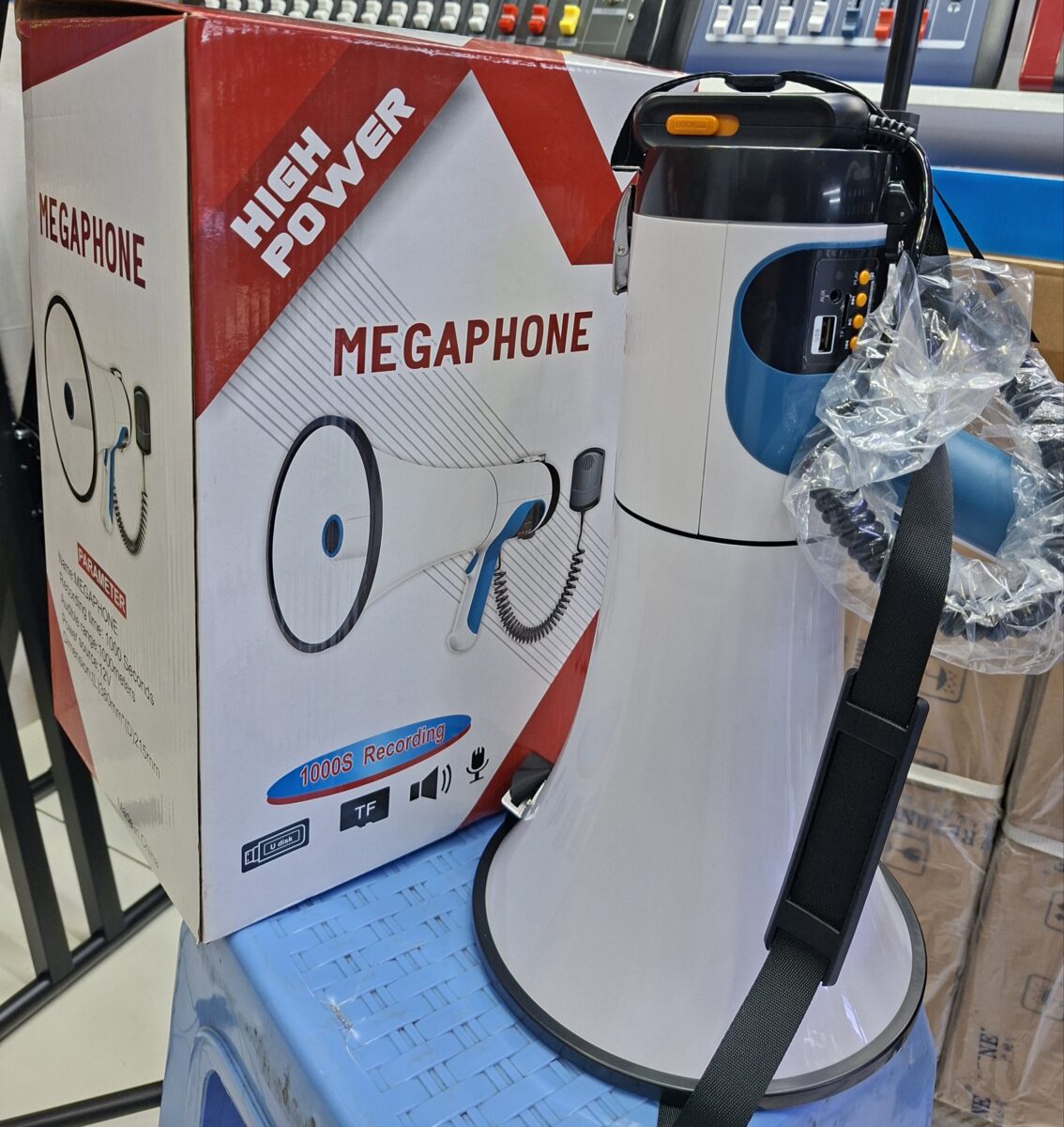 High Power Professional Handheld Megaphone with Bluetooth and 1000s Recording - Image 2